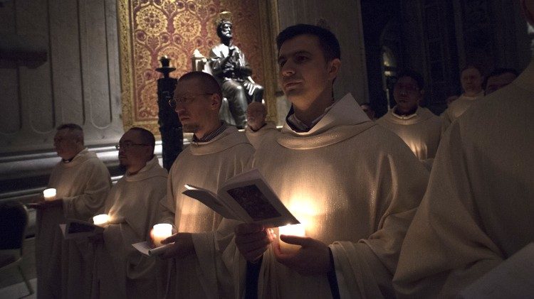 Kanisa limeiweka siku hii kuwa pia ni siku ya wote wanaishi maisha ya wakfu ili kwa mfano wa Bikira Maria mama mwenye usafi wa moyo,waweze kuzidi kuyatakatifuza maisha yao kwa fadhila hii ya usafi.