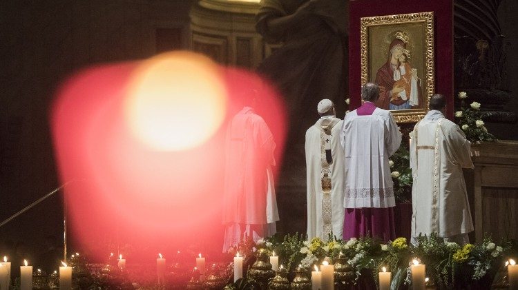 La preghiera del Papa a Maria
