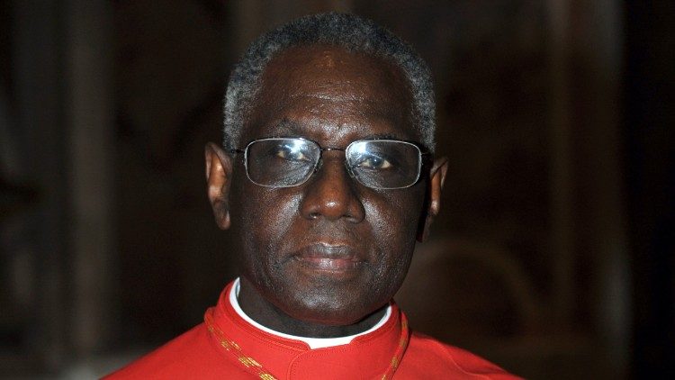 Kard. Sarah: Kościół jest zbyt zalękniony