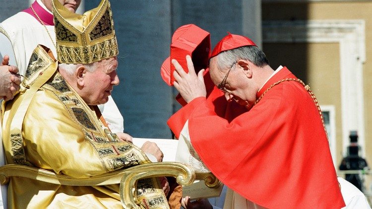 Concistoro 2001. Jorge Mario Bergoglio creato cardinale