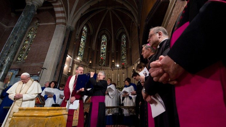 Francesco nella chiesa anglicana di All Saints a Roma