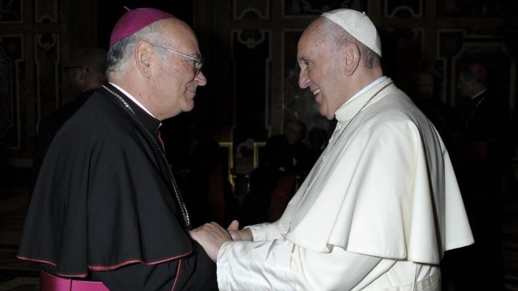 Mons Angelo Massafra e Papa Francesco