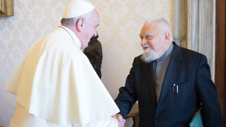 Założyciel wspólnoty Enzo Bianchi z Papieżem Franciszkiem 