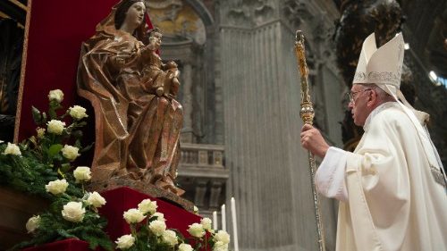 Papa Francesco: la luce di Maria disperda le tenebre della guerra