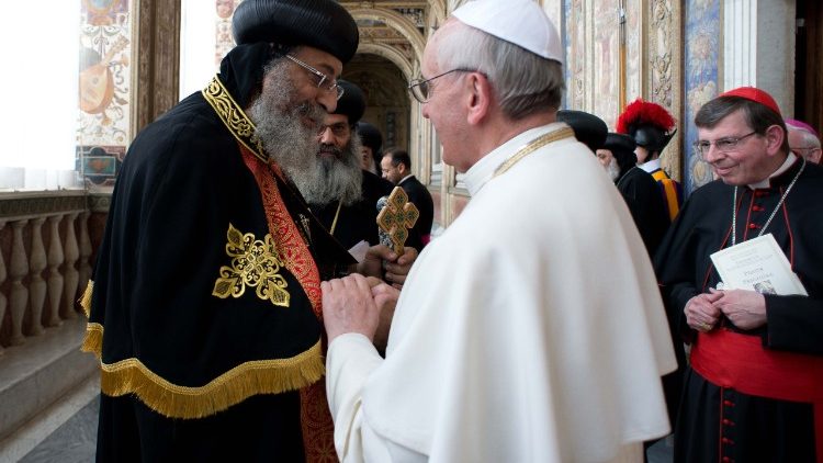 Patriarca copta Tawadros II e Papa Francisco no Vaticano