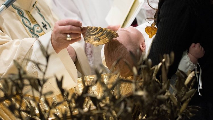 Sherehe ya Ubatizo wa Bwana ni kielelezo cha mshikamano na unyenyekevu wa Kristo Yesu kwa binadamu mdhambi!