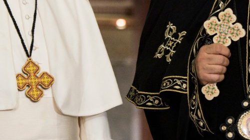 Il Papa ricorda i 21 cristiani uccisi: sangue e coraggio di gente santa