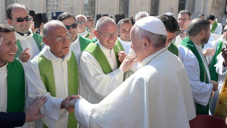 Papa Francesco e sacerdoti