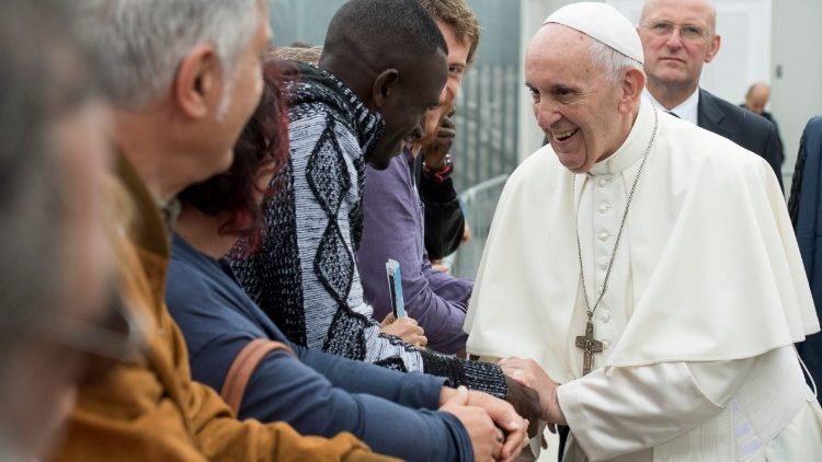 Com a "urgência no cuidado daqueles que têm fome de comida e dignidade" nasce a Rede Clamor no Brasil