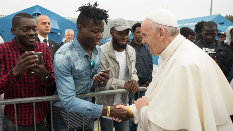 “O maior vírus do nosso tempo é o da indiferença e o Papa Francisco é muito claro nisso”, diz Maria do Rosário Farmhouse 