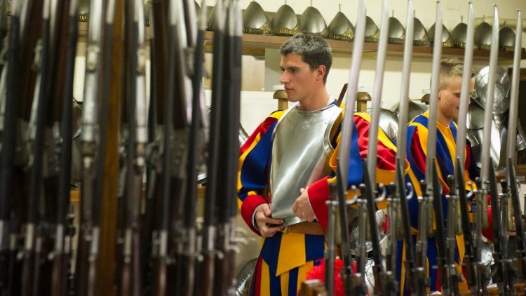 Des gardes suisses lors de la prestation annuelle de serment 