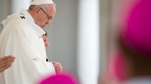 Papa a monaguillos en Fátima: "Ofrezcan a Jesús sus manos, pensamientos y tiempo"