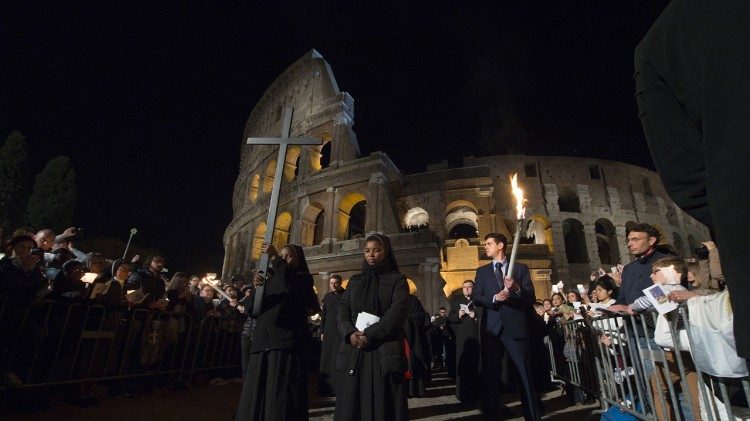 Droga Krzyżowa z Papieżem wraca do Koloseum