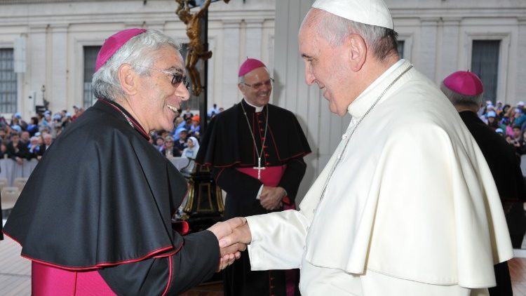 Papa Francesco e monsignor Michele Pennisi, vescovo di Monreale, che fa parte del nuovo "Gruppo di lavoro"