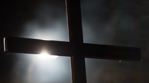 Colosseum turns red to remember persecuted Christians