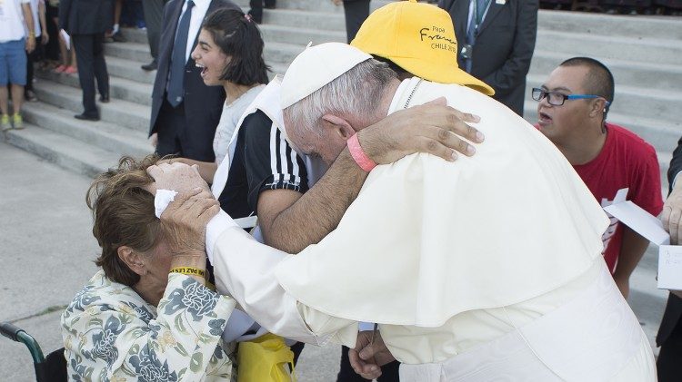 El Papa Francisco en la audiencia general, saludo y bendición a enfermos