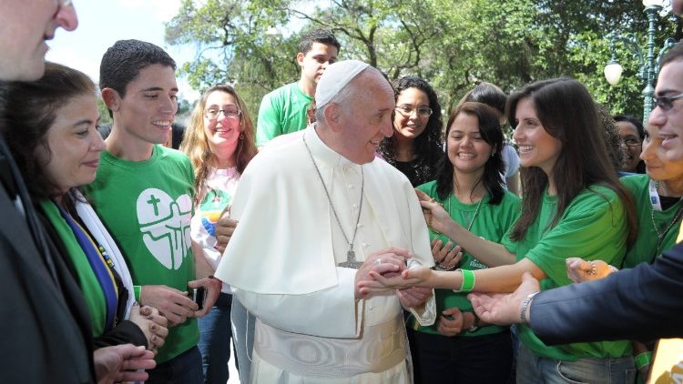 Papa Francisco com os jovens