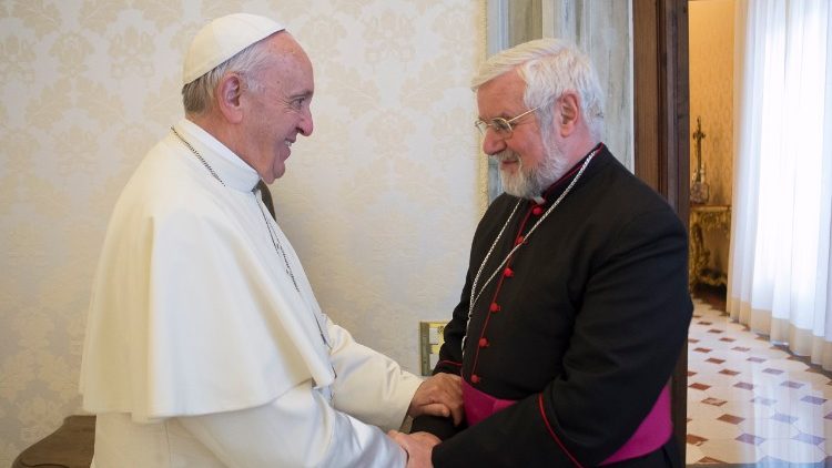 Papa Francisco com o arcebispo de Campobasso-Boiano, Dom Giancarlo Maria Bregantini