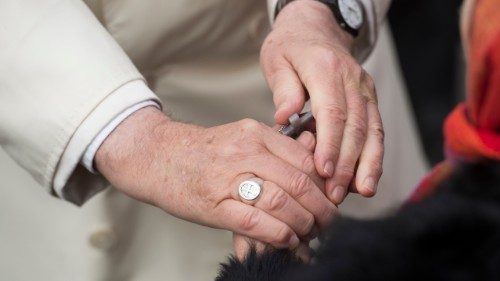 Поўны адпуст для хворых з каронавірусам і тых, хто нясе дапамогу