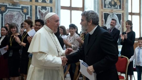 Папа - астрофизикам: наблюдайте за Вселенной также глазами веры