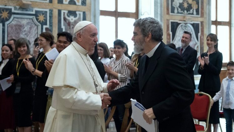 2018-06-14 Spotkanie Papieża z uczestnikami letniej szkoły astrofizyki 