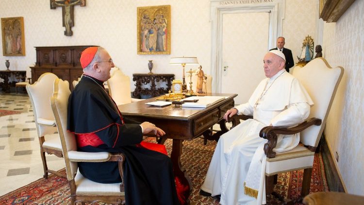 Кардынал Дзэнары падчас сустрэчы з Францішкам