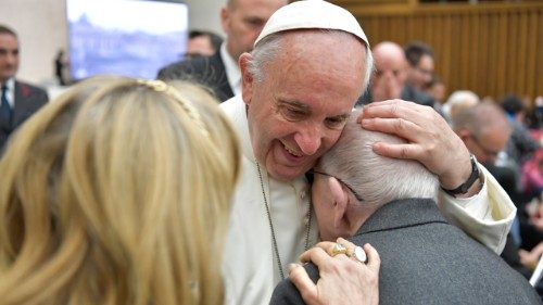 Francesco: anche gli anziani sono il presente e il domani della Chiesa