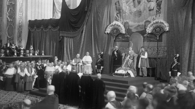 CONCISTOROPio XI193516-12-1935 sc2-18 e 131 Pio XI Concistoro (2).jpg