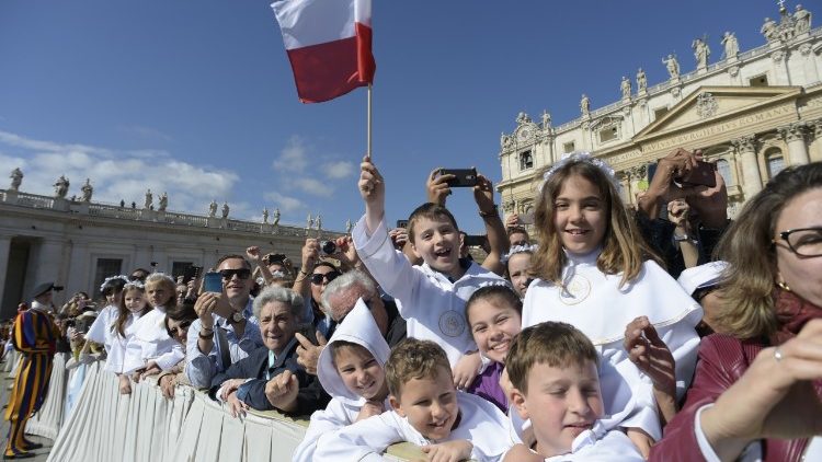 2018-05-16 Grupa Polaków w czasie audiencji ogólnej