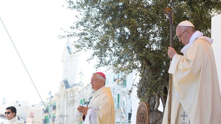 Concelebrazione eucaristica del Papa a Molfetta