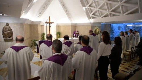 Papa a S. Marta: Dio è fedele e ci aspetta sempre