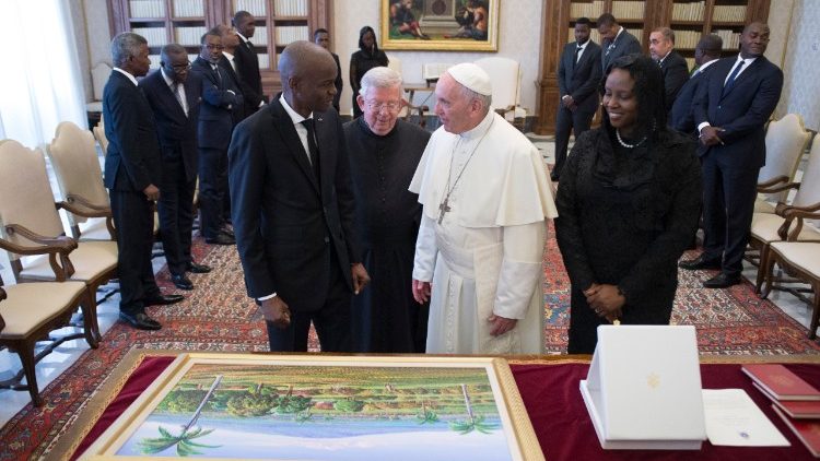 Papa Francesco con il Presidente haitiano Jovenel Moise e consorte