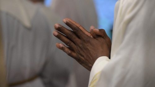 Omelia del Papa a Santa Marta: pregare anche per chi la pensa diversamente