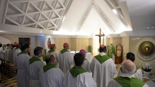 Papa a Santa Marta: la semplice testimonianza abituale del cristiano