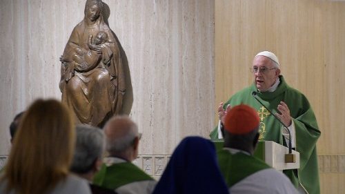 Papa a Santa Marta: non insultiamo, lasciamo crescere gli altri
