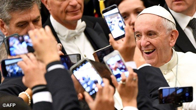 L'account del Papa raggiunge 5 milioni di follower su Instagram