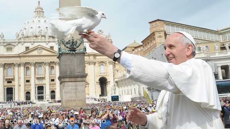 Papa durante a Audiência Geral na Praça São Pedro