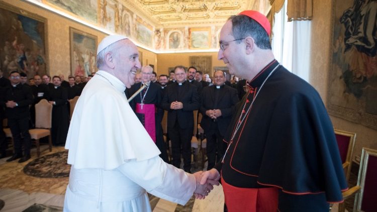 Der scheidende Vorsitzende von Brasiliens Bischöfen, Kardinal da Rocha, 2017 beim Papst