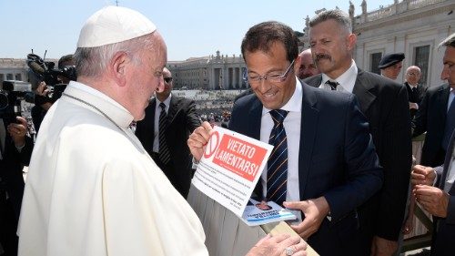 Papa: abbiate il coraggio di amare, senza stare seduti nelle lamentele