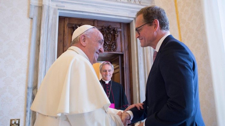 Franziskus mit Michael Müller