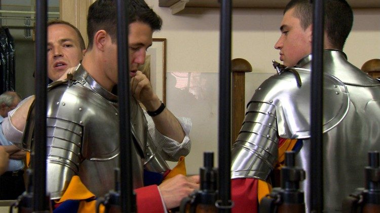 Gardisten bei der Anprobe 