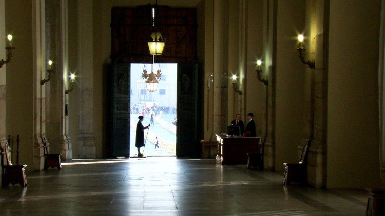 Бронзовые ворота