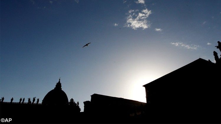 Piazza San Pietro all'imbrunire