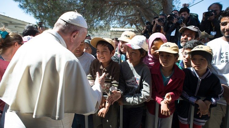 Visita do Papa Francisco aos refugiados em Lesbos em abril de 2016