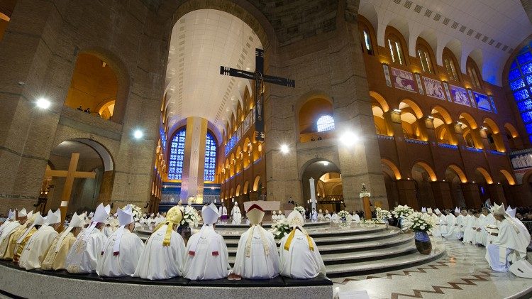 Tafakari ya Neno la Mungu, Jumapili ya XVII ya Kipindi cha Mwaka B wa Kanisa. Ushuhuda wa ukarimu wa Mungu.