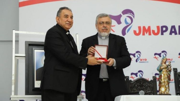 Les reliques de Mgr Romero remises à l'archevêque de Panama