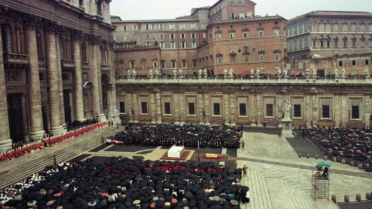 Funeral en la Plaza de San Pedro del Papa Juan Pablo I
