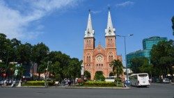 cathedral-2419454_1920.jpg