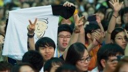 Viaggio Apostolico in Corea 2014 Incontro Giovani Santuario di Soalmoe 15-08-2014 (15).jpg