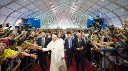 Viaggio Apostolico in Corea 2014 Incontro Giovani Santuario di Soalmoe 15-08-2014 (5).jpg